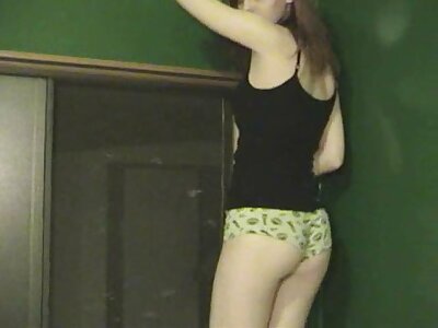 كرالا ، الذي لديه شخصية مذهلة ، يبقى في ملابس السباحة ويحل محل افلام سكس احترافية مترجمة بوسها تحت القضيب سائق سيارة أجرة