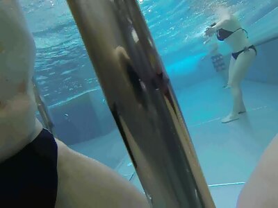 كشف الرياضي عن الحليب الكبير وبدا متحمسا للجمل سكس مراهقات مترجم عربي في التدريب