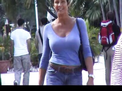 يرتدي نظارة طبية زوجته في تي شيرت استمنى موقع سكس مترجم عربي زوجها الترباس مع لعبة ويعطي له اللسان