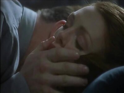 أنا احدث السكس الاجنبي وضعت بلدي الساخنة مفلس زوجته تحت شاب وسيم