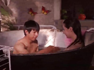 فتاة يزيت سيليكون الثدي برازرز مترجم عربي مع كريم كاميرا ويب