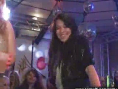 هي تقريبا مارس الجنس sxsمترجم عربي لها كس