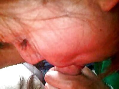 عاهرة xnxx arab مترجم تقع على السرير عارية ويظهر الحمار